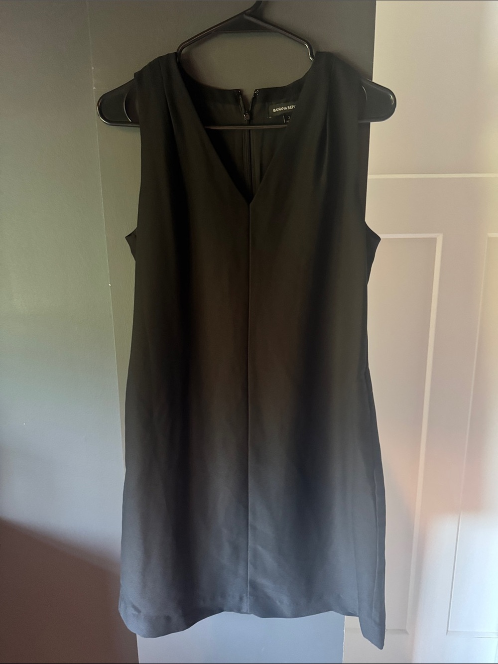 Banana Republic Black V-Neck Sleeveless Shift Mini Dress
